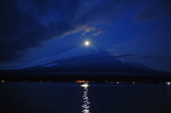山中湖 沈む月