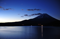 本栖湖夜明け前