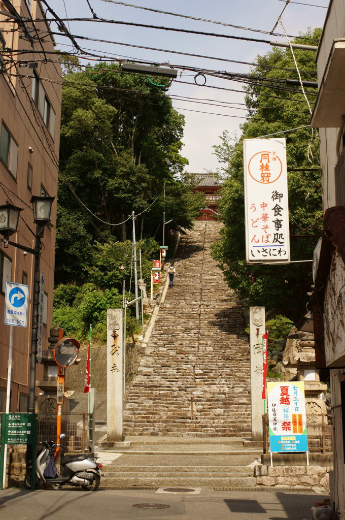 路地を抜けて