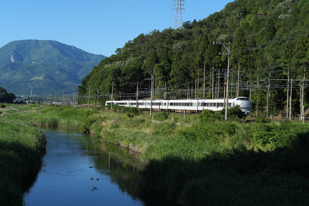伊吹山　特急列車　まもなく米原駅