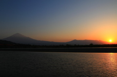 富士川に照る