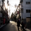 東京のとある商店街の夕暮れ
