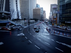 新宿駅近くの交差点