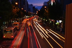 行く車、帰る車