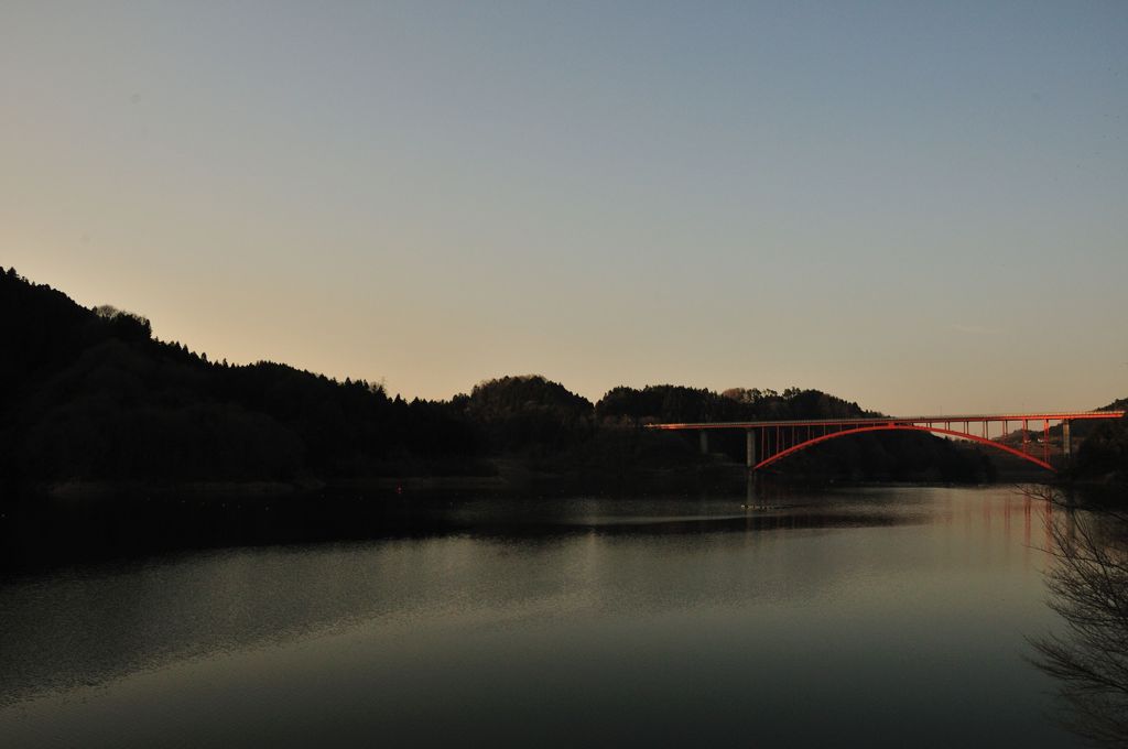 早戸川林道から見る虹の大橋