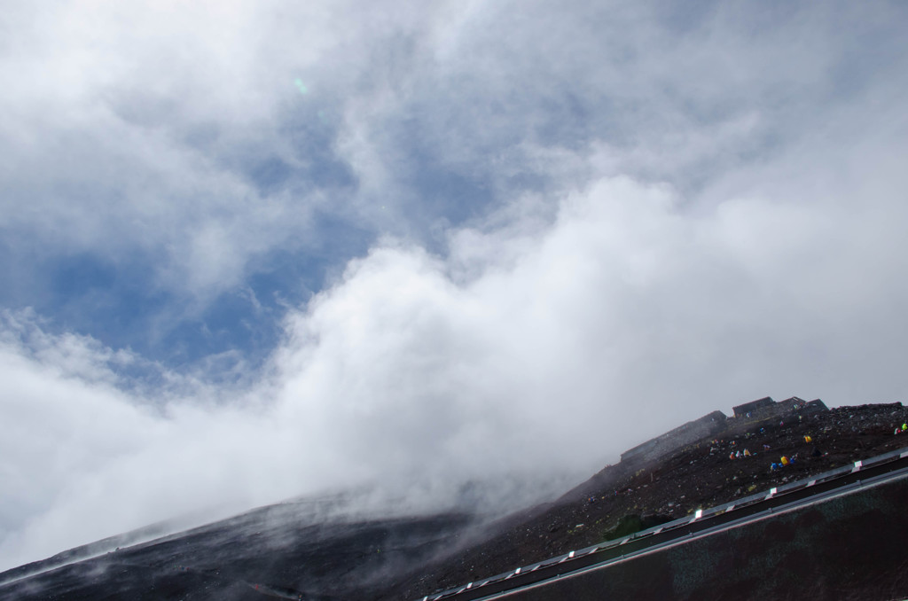 山頂は雲の中