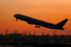 夕焼け空に翔ぶ