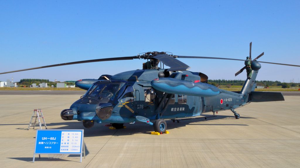UH-60J･･･と整備士の方