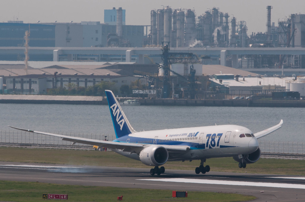 787 Landing!