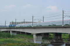多摩川を渡るE6
