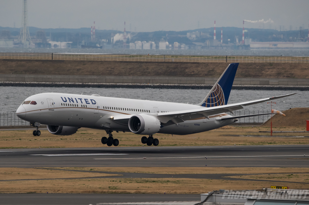 UNITED 787