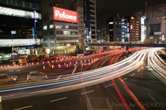 新都心歩道橋下