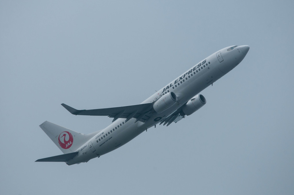 737