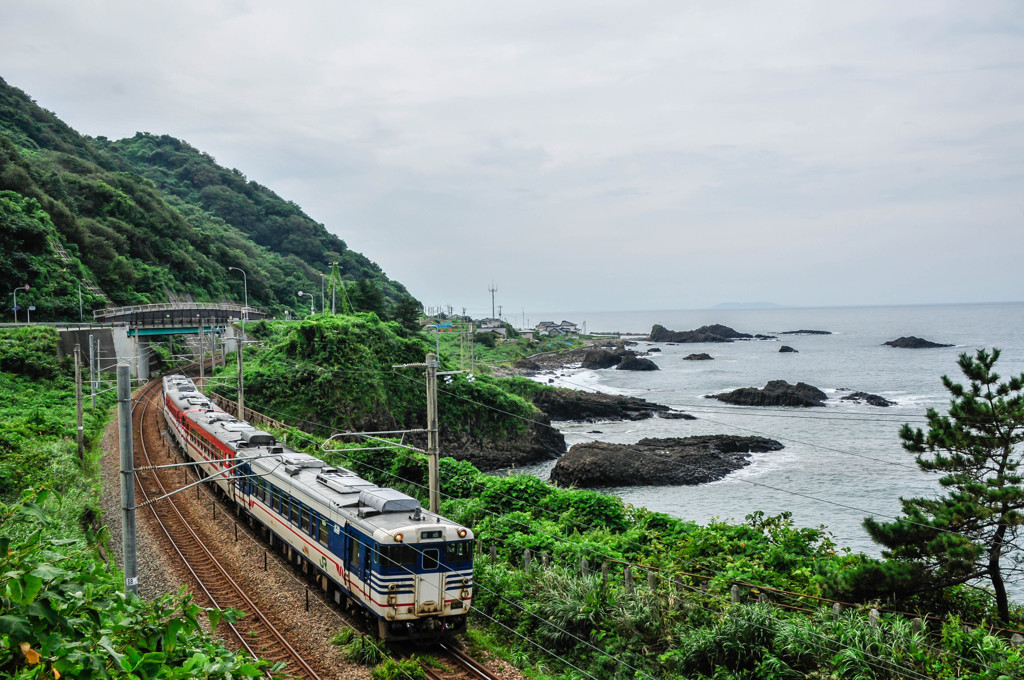 粟島を背に