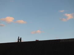 何気ない普段の光景-夕陽に向かって