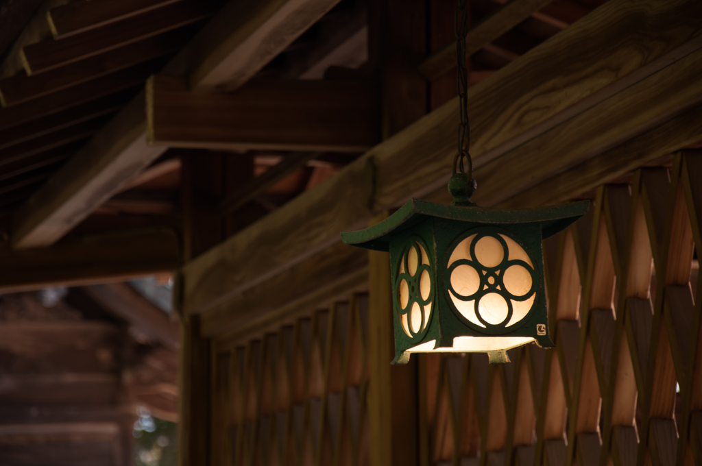 神社での明り
