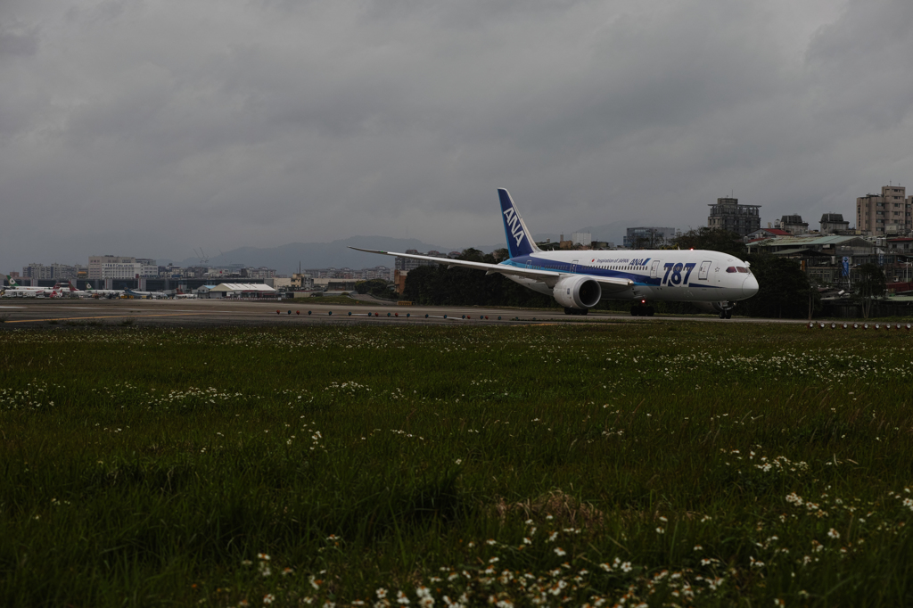 ７８７