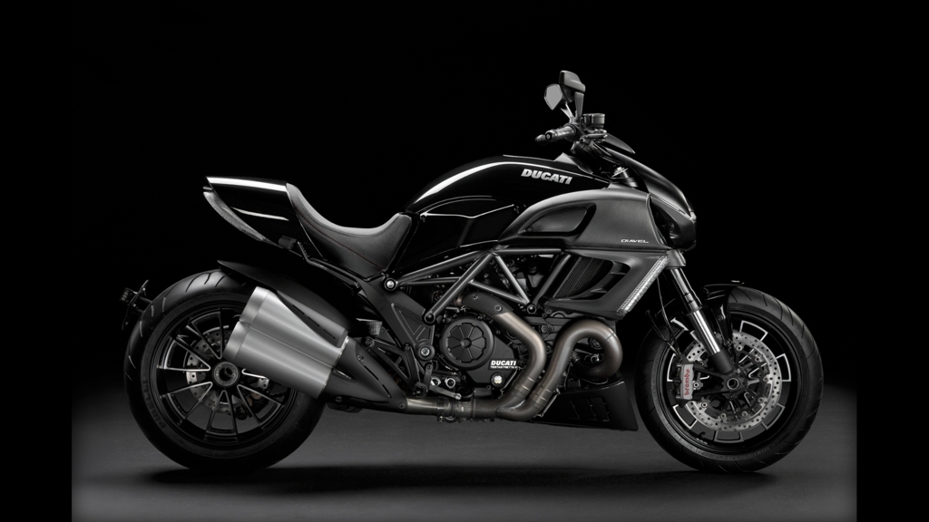 Diavel_2011_Studio_B_C01_[1920x1280].med