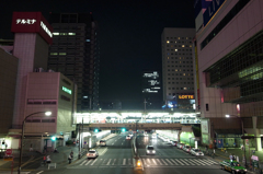 歩道橋から駅を