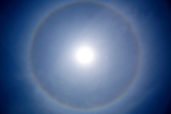 太陽にかかる虹