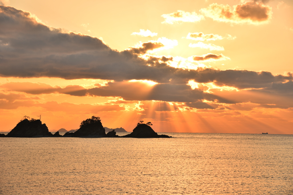 加茂島に光芒