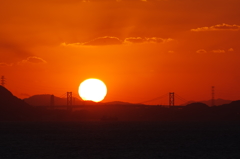 関門橋に落ちる夕日