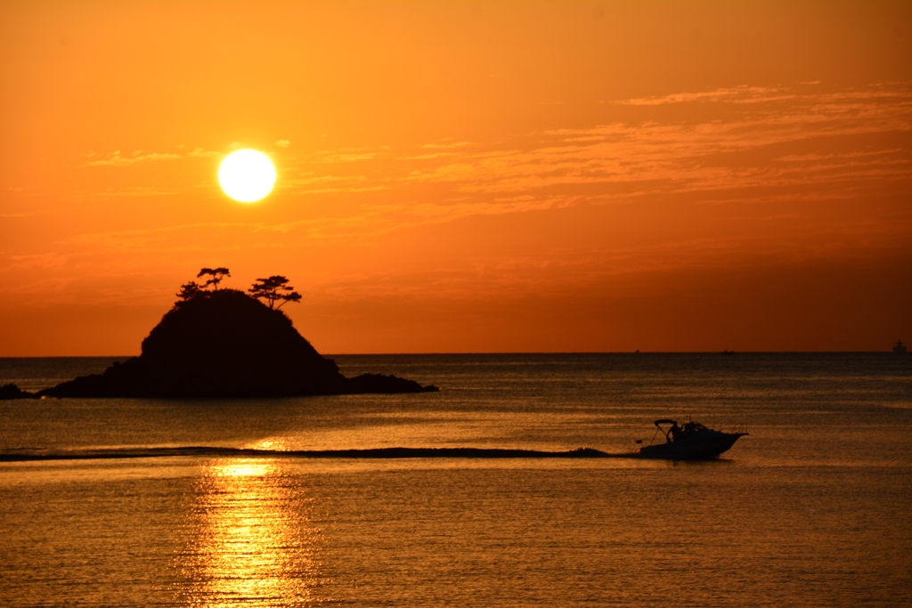 夕日を背に