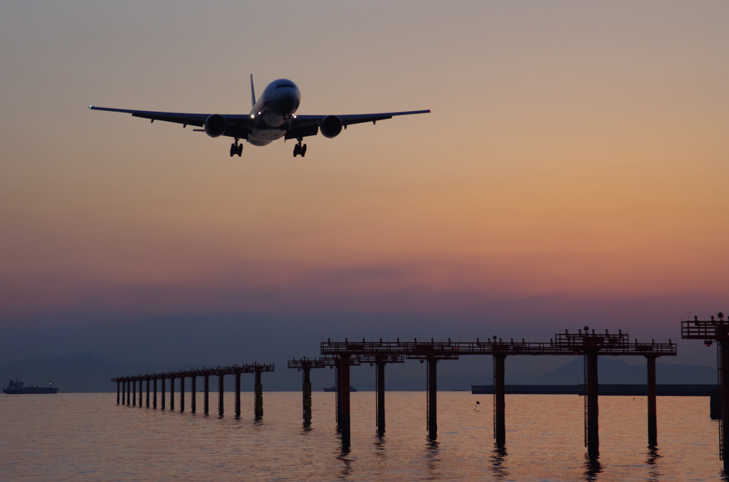 夕日と飛行機 1