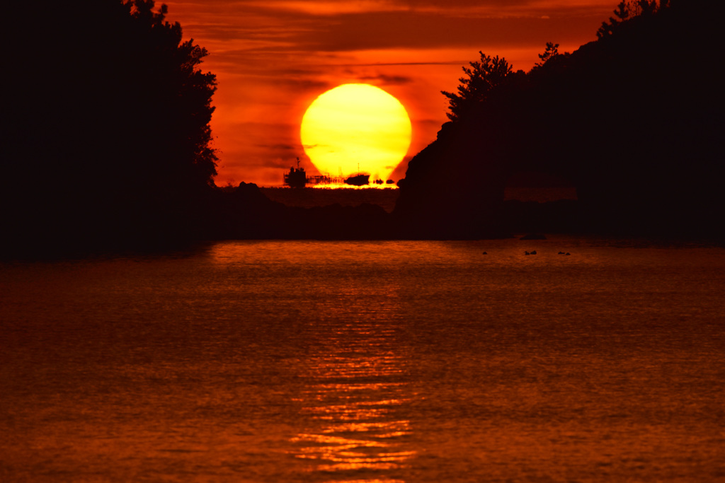 はなぐり岩のダルマ夕日1