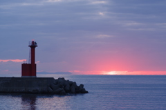 曇り空に夜明け