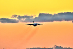 夕焼け空のロシア空軍機