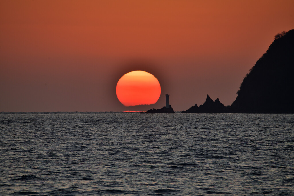 赤いダルマ夕日