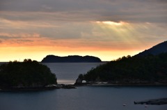もうすぐ夕日に照らされる　はなぐり岩