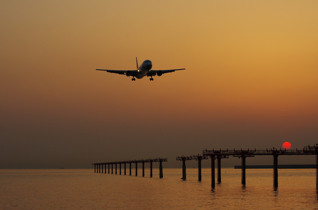 夕日と飛行機 2