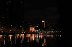 夜の水辺