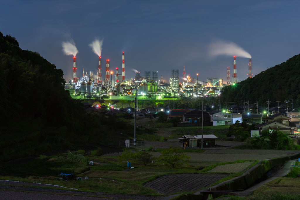 棚田と工場夜景