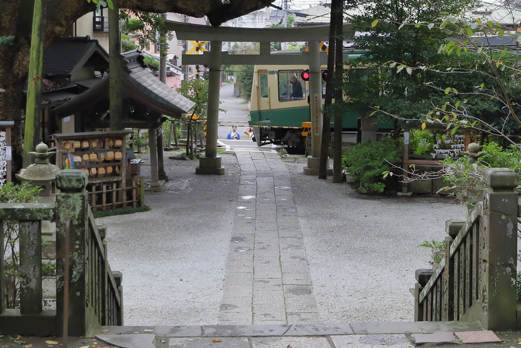 江ノ電（鎌倉・御霊神社）