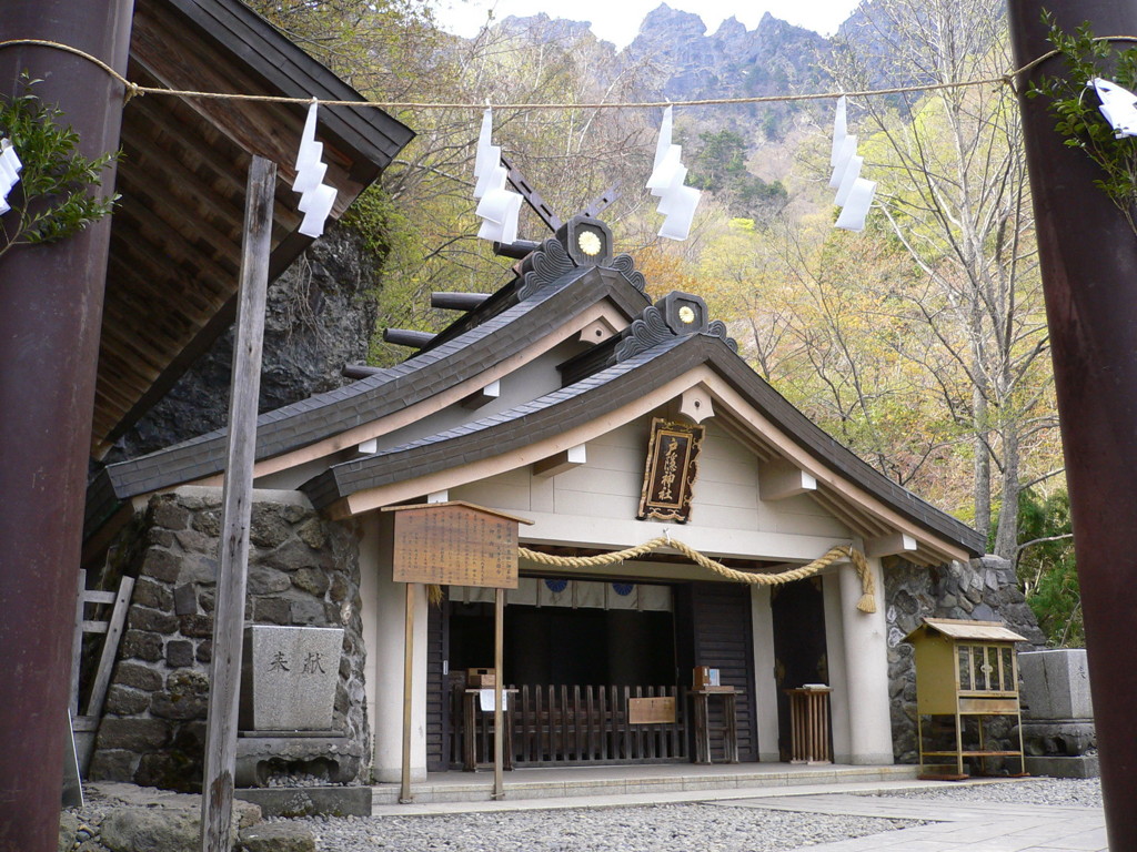 春の戸隠神社（奥社）