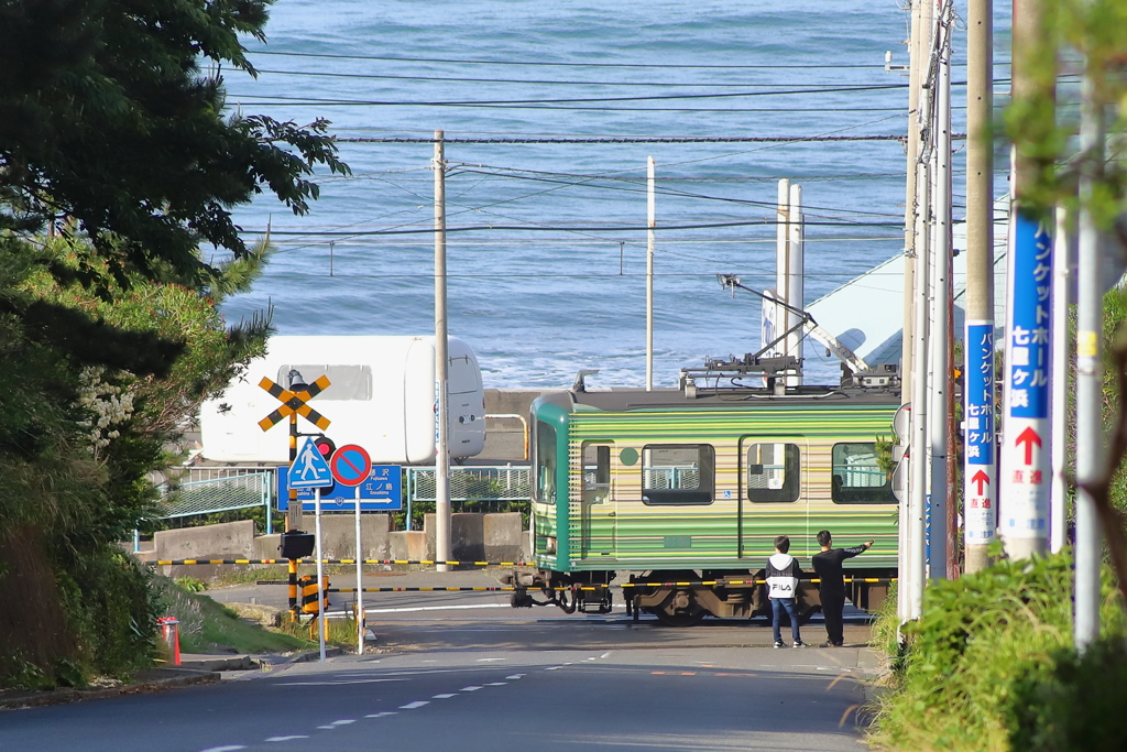 江ノ電（七高前の坂から）
