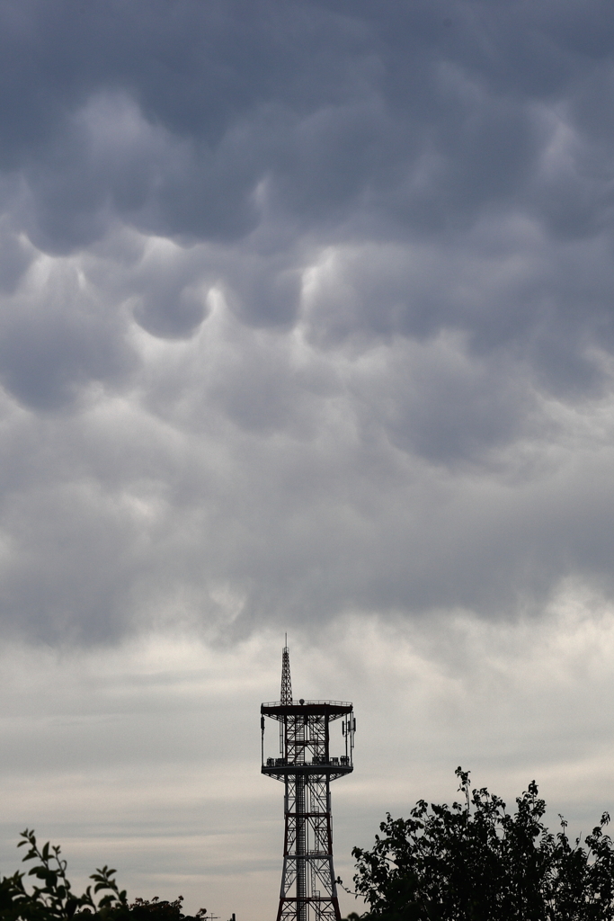 零れ落ちそうな雲