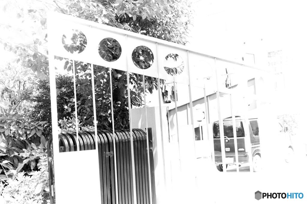 モノクロハイキー麻布教会