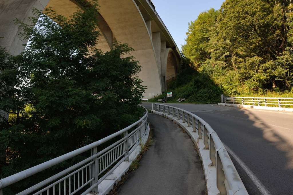 ローマン橋のたもと