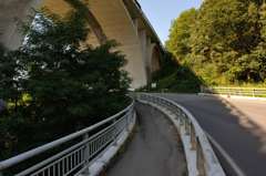 ローマン橋のたもと