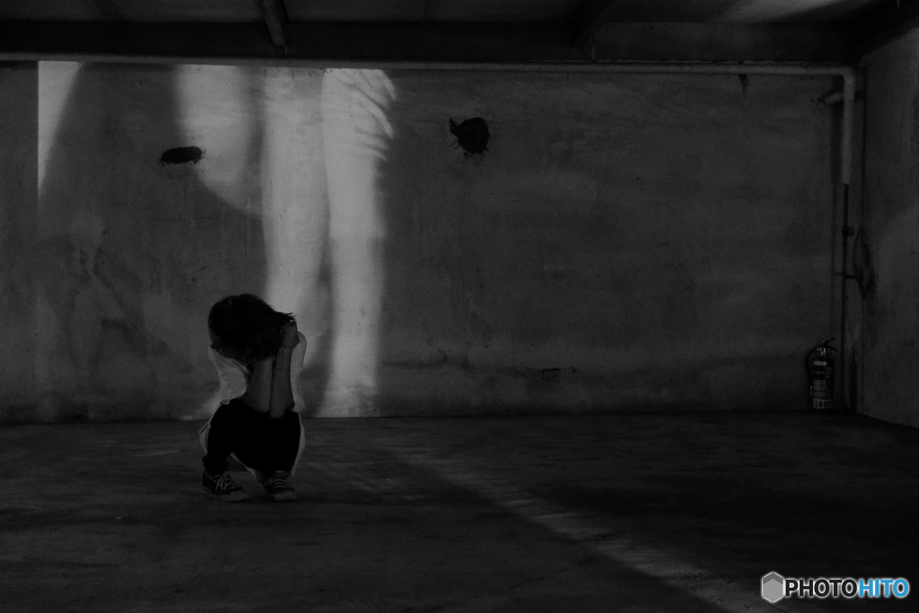 5624　壁の履歴（performance　by　Anna　Gabriele）