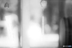 飛ばしてボカしてモノクロ＝逃げ