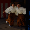 驚く