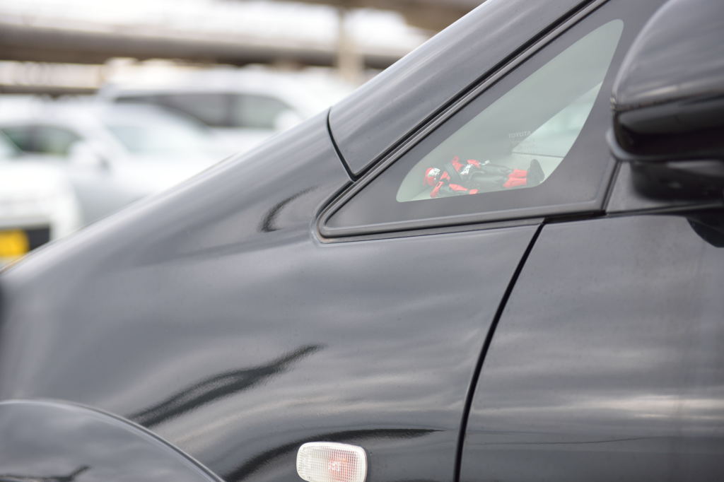 黒い車のディテール（前）