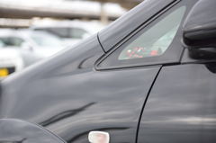 黒い車のディテール（前）