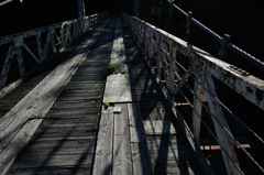THE　BRIDGE　ON　THE　DARK