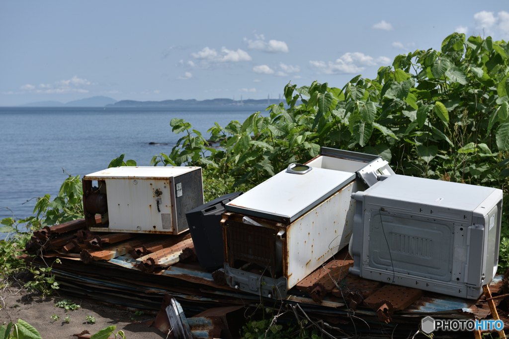 5068　横たわる家電